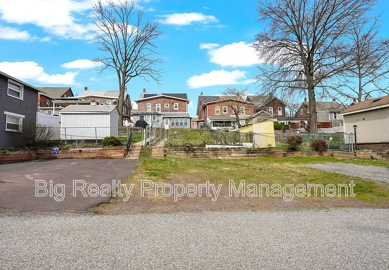 228 Bridge St #2 — Photo 38