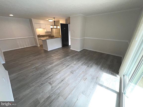 4th image of 1540 Lincoln Way APT 101B
