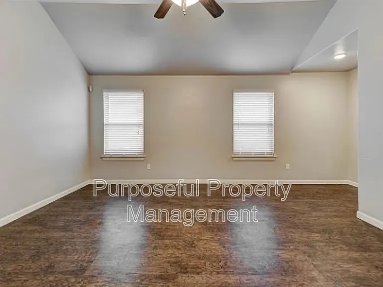 4313 Edinburg Way — Photo 5