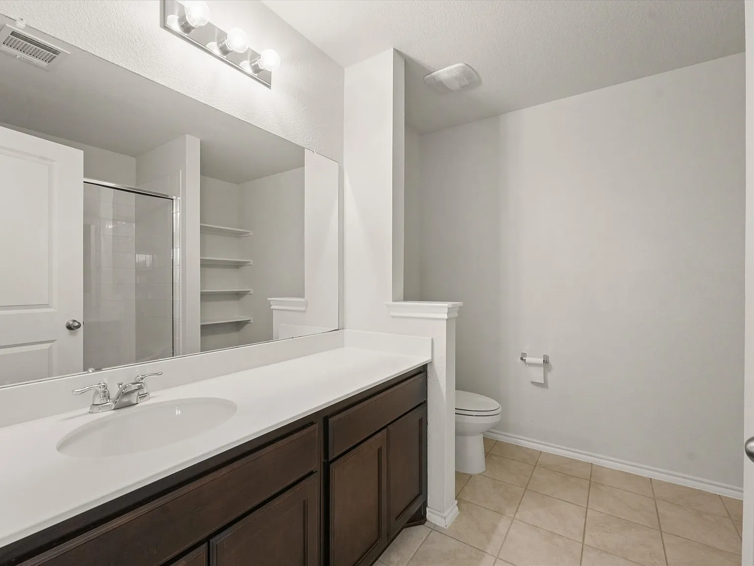 4 bed, 2.5 bath, 2640 sqft, $2,950 — Photo 3