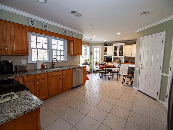 3rd image of 2471 Hampton Glen Ct SW