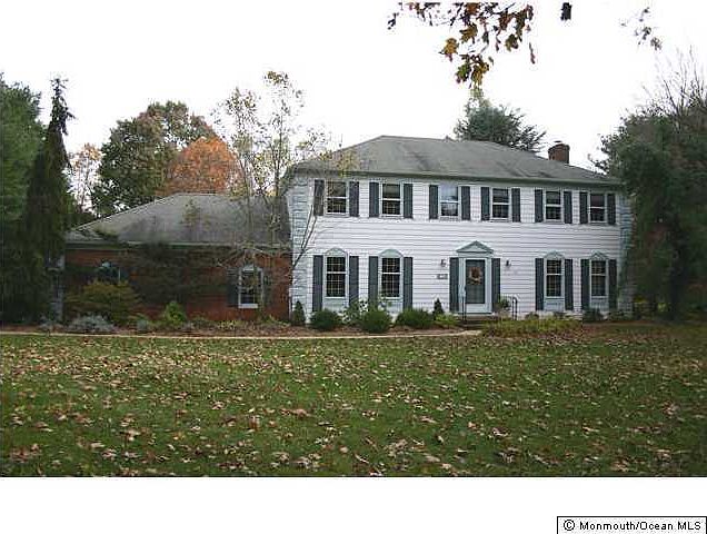 1st image of 16 Carriage Hill Dr