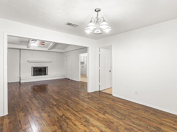 4th image of 2421 Maple Leaf Dr