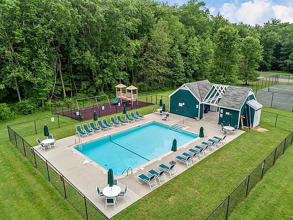 5th image of 4 Cider Mill Ln