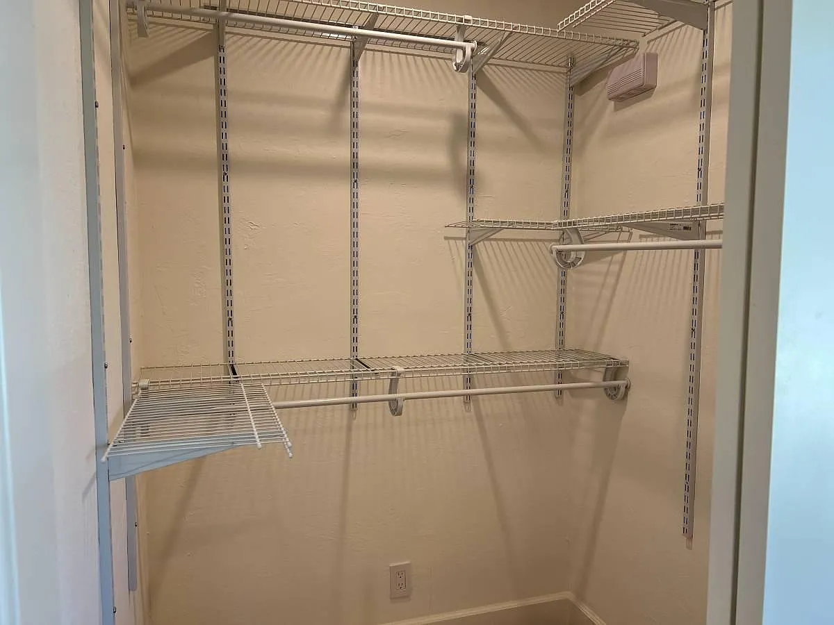 4 bed, 1613 sqft, $5,500 — Photo 4