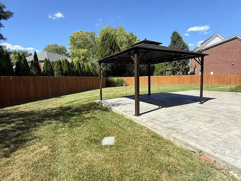 2128 Roswell Dr — Photo 28