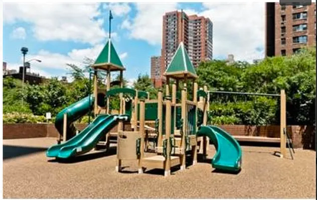 Rented by Stephanie Goureau, LREB | media 22