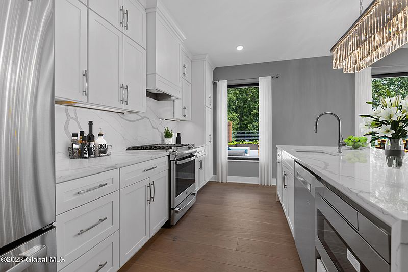5th image of 116 West Avenue Unit 402