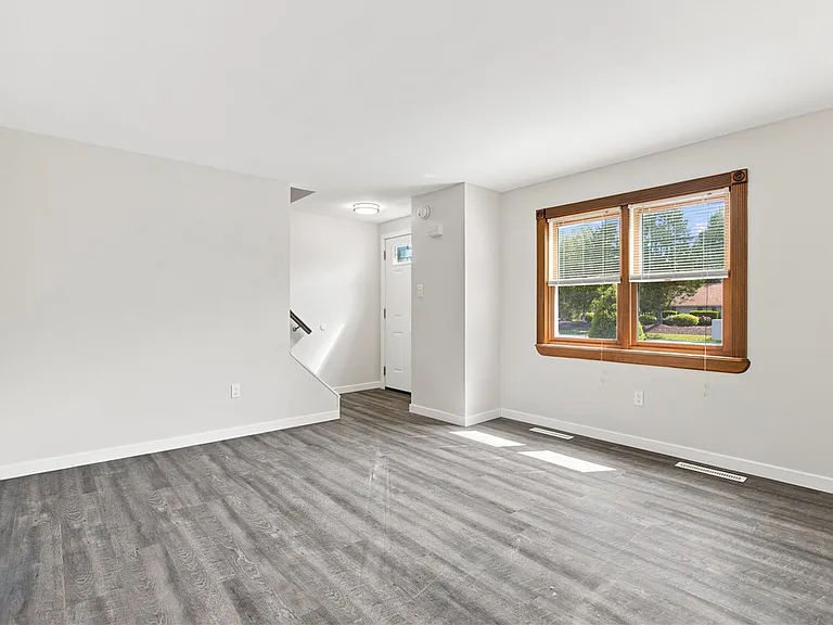 1685 Brodhead Rd #1 — Photo 2