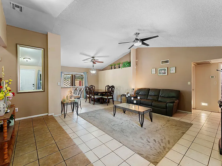 2326 E Folley St #4 — Photo 9