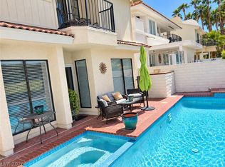 2823 Queens Courtyard Dr, Las Vegas, NV 89109
