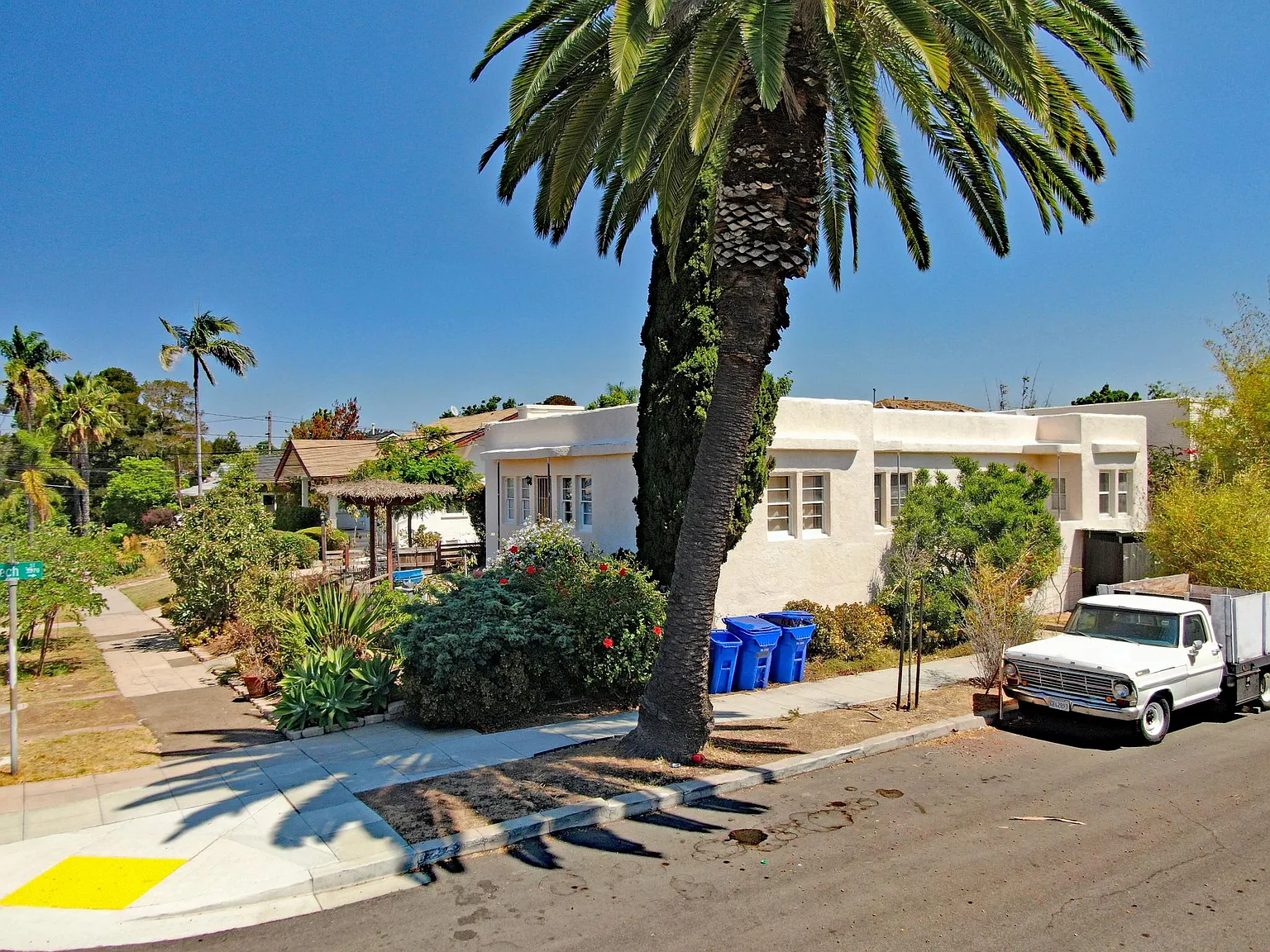 1505 Grove St — Photo 2