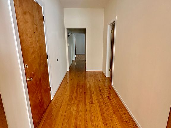 4th image of 1008 W Argyle St APT 2E