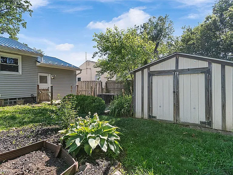 209 Grove Ave — Photo 13