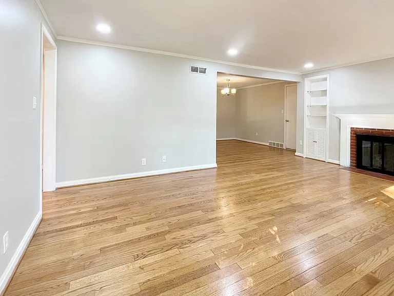 7318 Rosewood St — Photo 4