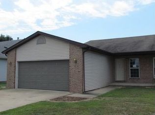 632 Oakbrook Ave #B, Chatham, IL 62629
