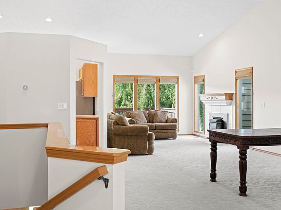 4th image of 2106 E Turnberry Ln