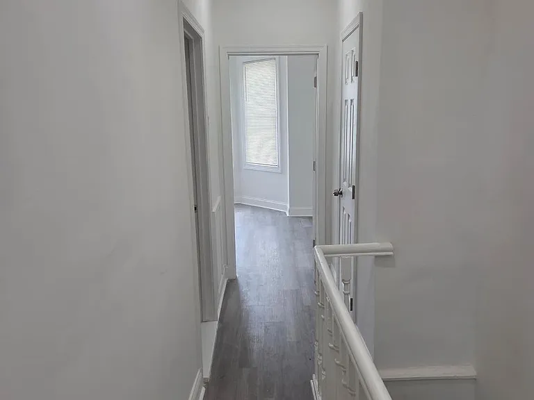 558 E Herman St — Photo 9