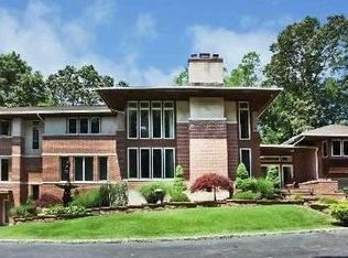 177 Burrs Ln, Dix Hills, NY 11746