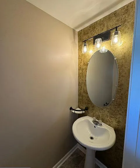 2459 Wentworth Dr — Photo 8