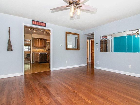 2nd image of 2742 Navel Dr