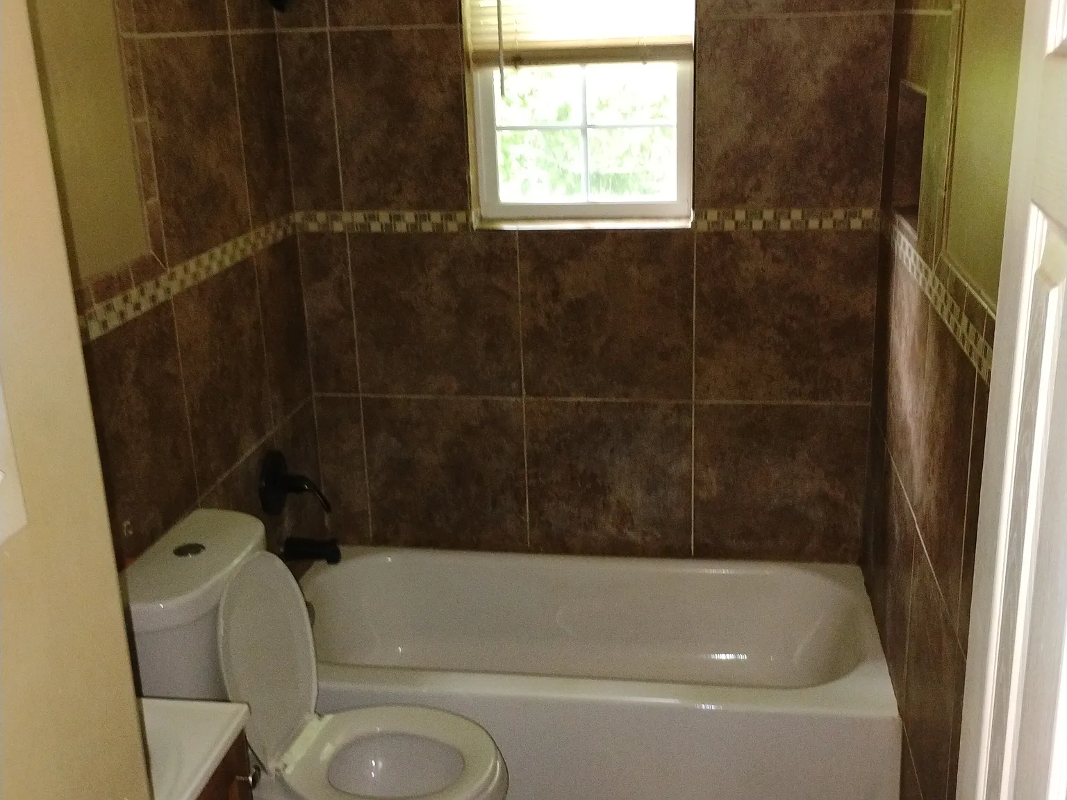 4 bed, 1089 sqft, $1,100 — Photo 3