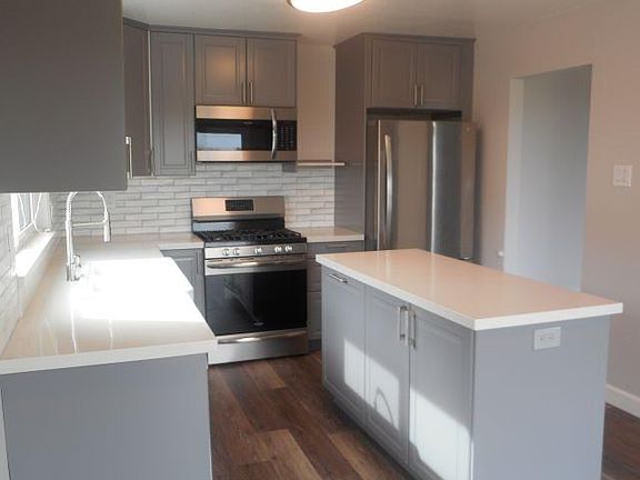 2nd image of 916 Rosewood Ct