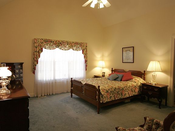 Yet another vaulted ceiling in the spacious master 