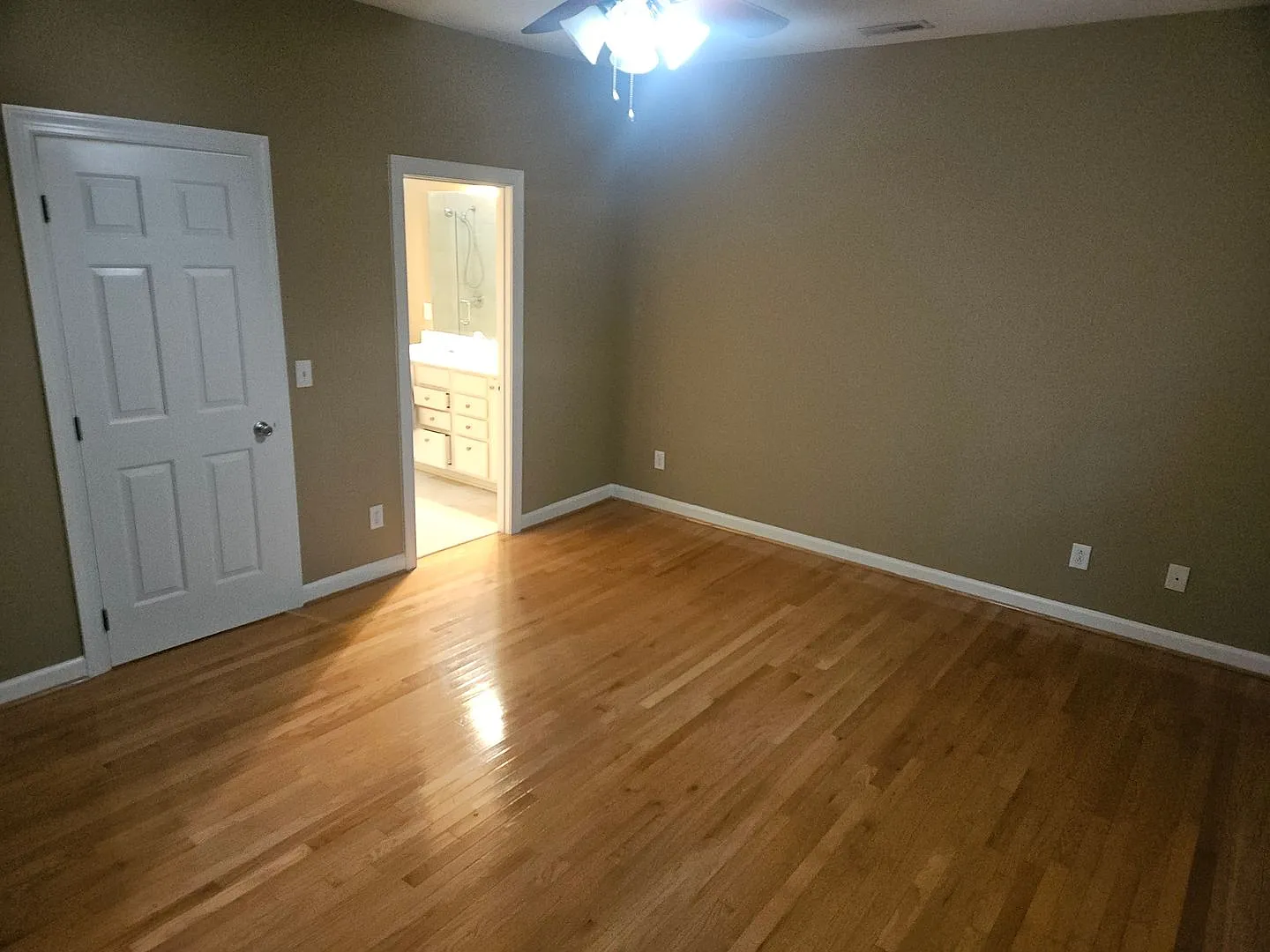 Fantastic 3br 2.5ba TH in Apex! Available Now! — Photo 4