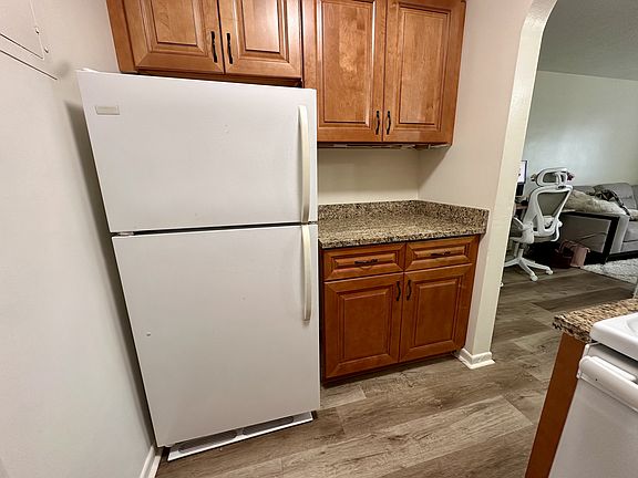 5th image of 1821 NE 62nd St APT 329