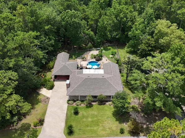 8327 Kahala Dr, Diamondhead, MS 39525