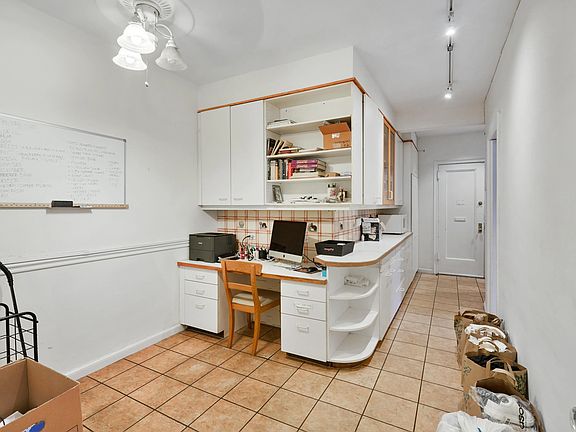 3rd image of 525 W 238th St #O