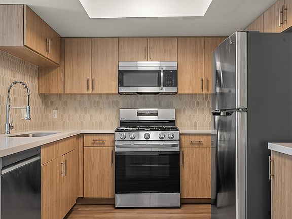 5th image of 616 Masselin Ave APT 427