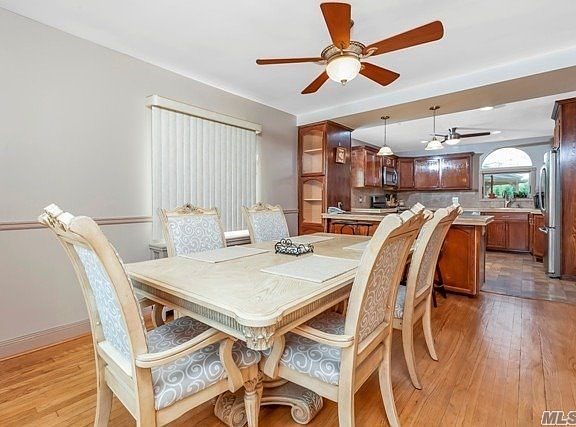 4th image of 72 Walnut Ave E