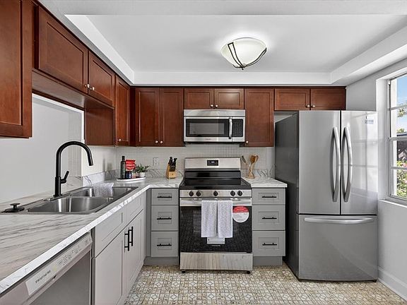 4th image of 4116 Hampton Dr