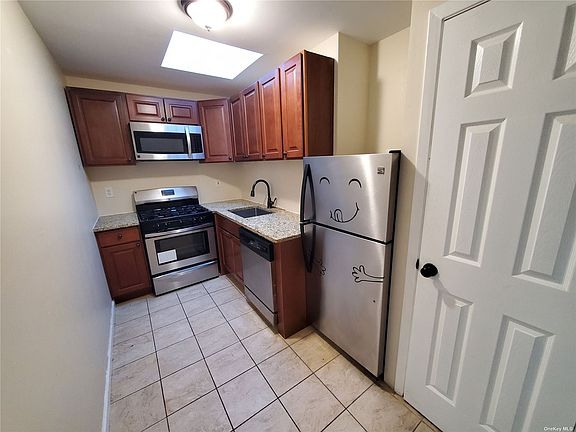 2nd image of 410 Jericho Tpke APT 3A