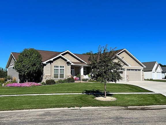2nd image of 561 Willow Bend Cir