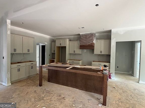 3rd image of 133 Woodford Dr