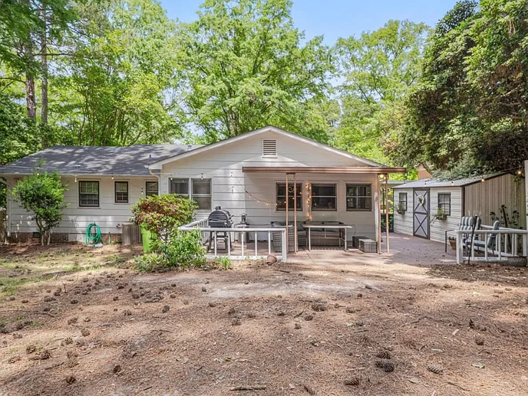 409 Northclift Dr — Photo 12