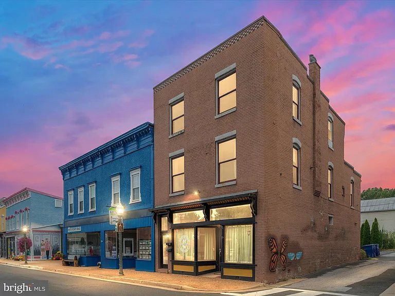 401 E Main St #A — Photo 2