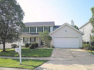 952 Kylemore Dr, Ballwin, MO 63021