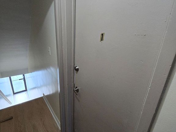 5th image of 914 Sheppard Ave W #1