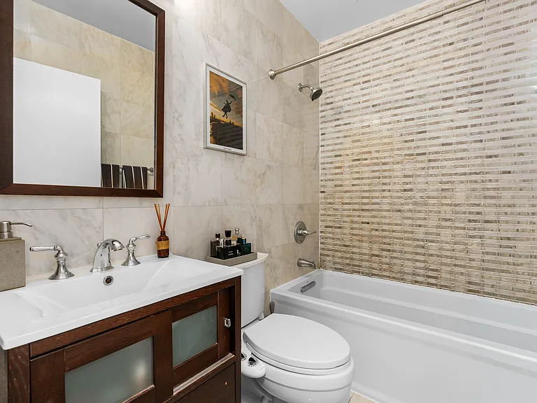 111 E 30th St #8B — Photo 9