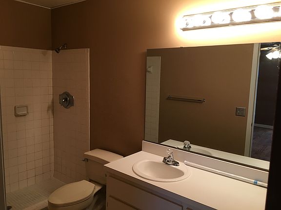 Master bath 5x10.5ft