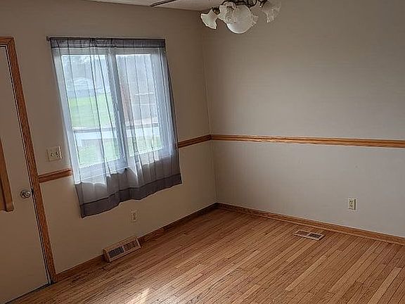 3rd image of 115 Devol Dr