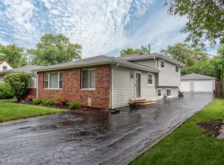 4015 N Grant St, Westmont, IL