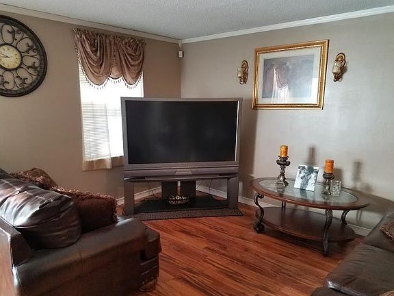 2nd image of 2743 N Sheffield Dr