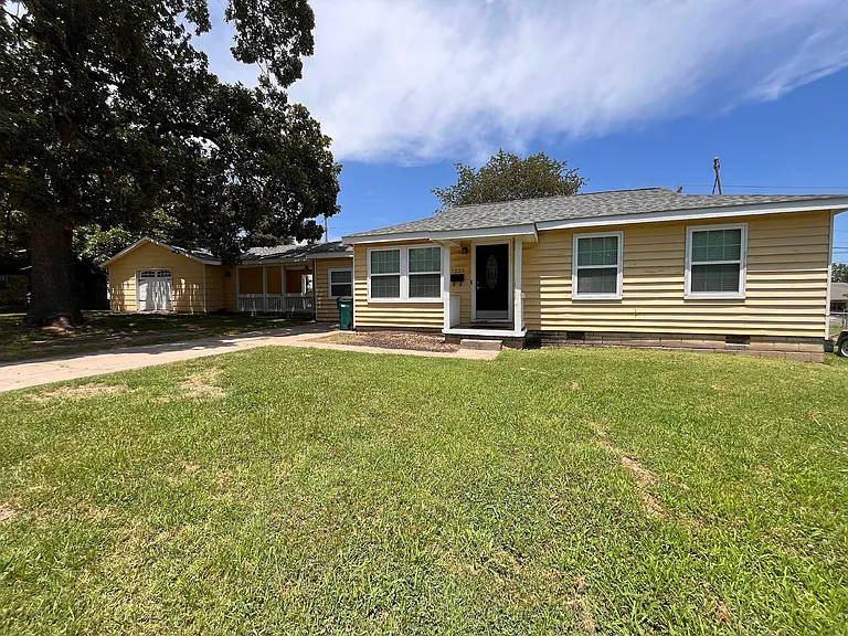 1225 Circle Dr — Photo 3