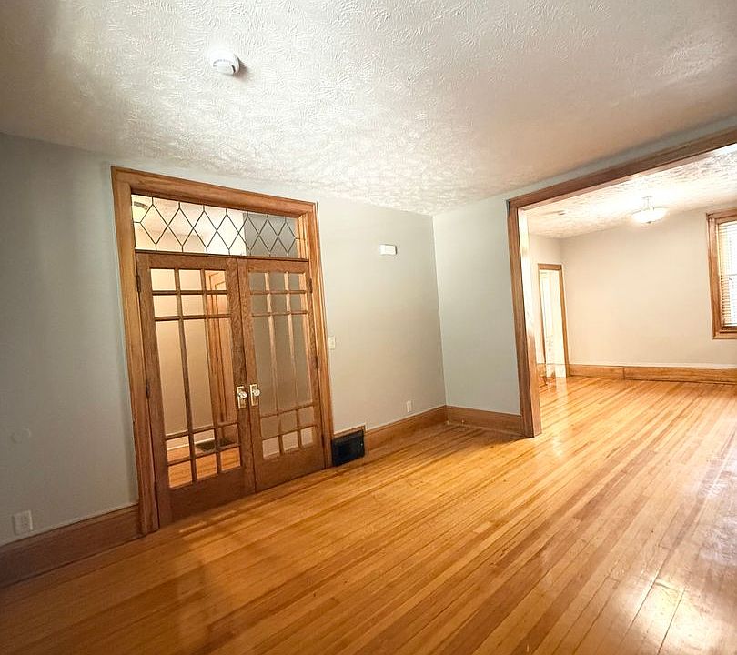 1st image of 558 S 26th Ave