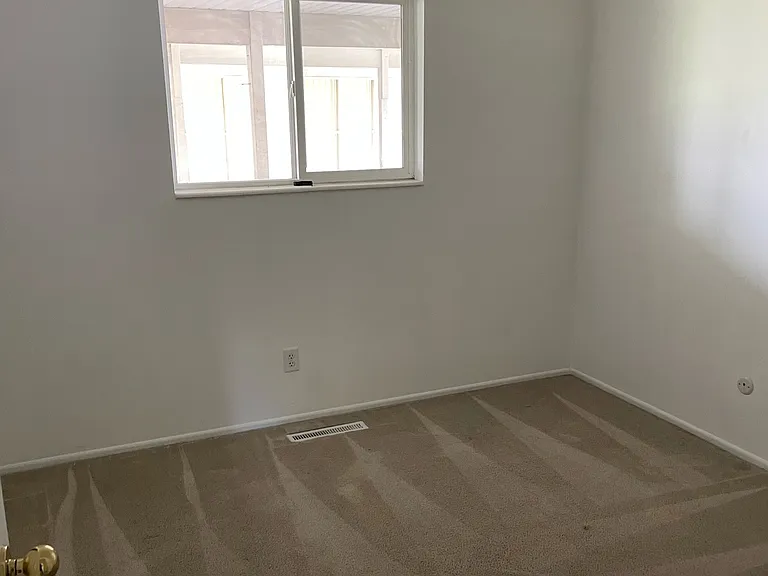 120 Amy Ln — Photo 3